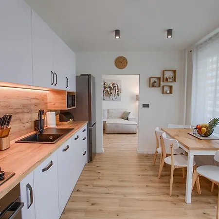 Hron River Apartment *