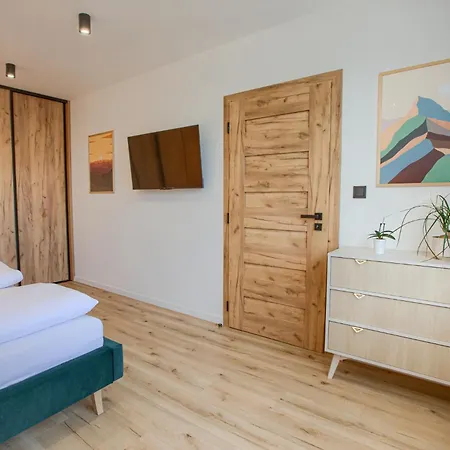 Hron River Apartment *
