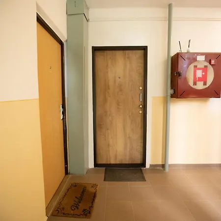 Hron River Apartment *